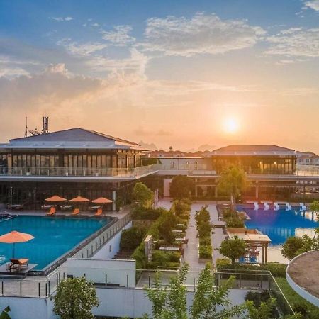 Oakwood Ha Long Hotel Buitenkant foto