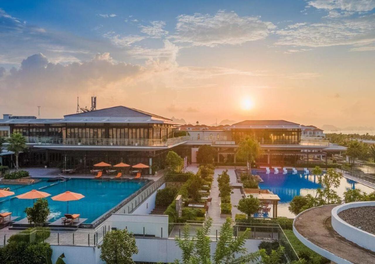 Oakwood Ha Long Hotel Buitenkant foto